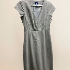 Women's J.CREW Light Gray Wool
Stretch Cap Sleeve V-Neck Suiting Dress Size 4